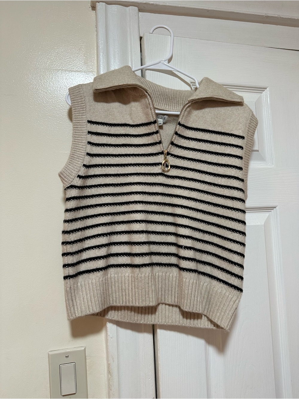 Rachel Zoe Cream Sleeveless V-Neck Zip-Front Sweater Vest with Black Stripes